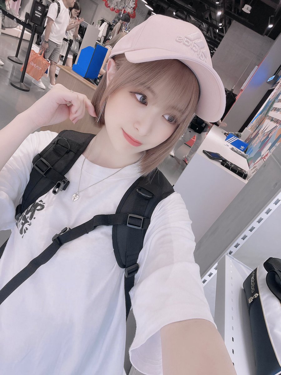 himari_ninosaka's tweet photo. adidasでお買い物したよ🩷 https://t.co/weSsammPDL