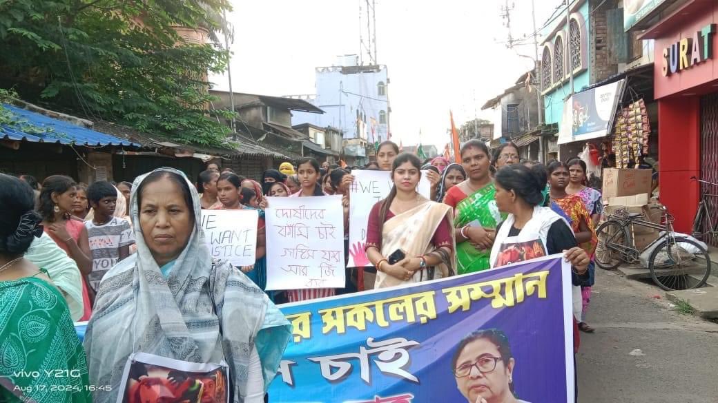 Akashaitmc's tweet photo. দলনেত্রী মমতা বন্দ্যোপাধ্যায়ের নির্দেশে " আর জি কর " কান্ডে  ধর্ষণ - খুনে দোষীদের ফাঁসির দাবিতে উলুবেড়িয়া পূর্ব কেন্দ্র তৃনমূল কংগ্ৰেসের ডাকে বাউড়িয়ার রাজপথে  ধিক্কার মিছিল !! @MamataOfficial @abhishekaitc @AITCofficial @PulakRoyAITC @DidiForPM @akash4aitc https://t.co/0rMSNprasC