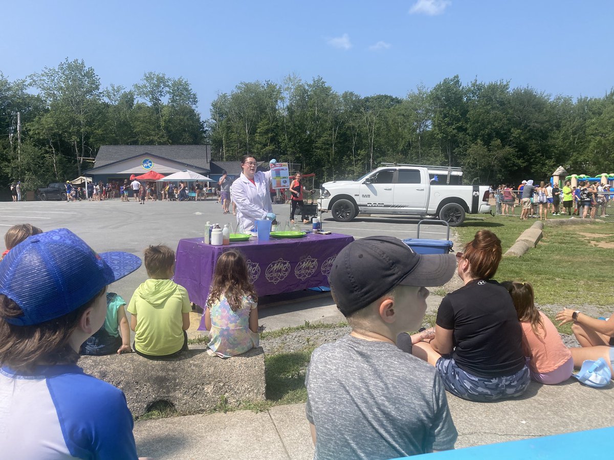 ReprtrPatHealey's tweet image. Mad Scientist at Kids Day at Keloose. #WindsorJunction