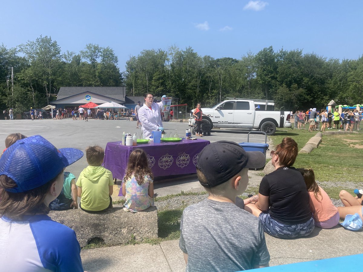 ReprtrPatHealey's tweet image. Mad Scientist at Kids Day at Keloose. #WindsorJunction