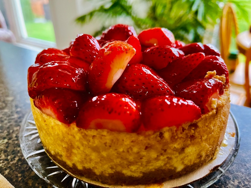 MohuaCares's tweet photo. A slice of heaven topped with sweet strawberries. This cheesecake is pure bliss in every bite enjoy friends 🍓🍰 😋 

#WeekendLovers https://t.co/OTzINv9Xpi