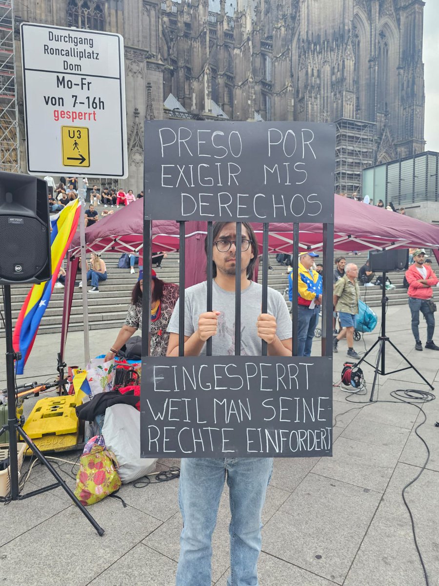 Sinmordaza's tweet photo. Venezolanos en #Köln 🇩🇪 se unieron para defender la verdad en Venezuela y exigir respeto a lo expresado en las urnas el #28Jul

#GanoVzla y #JuntosEl17 haremos valer nuestro voto desde cualquier parte del mundo. #VenezuelaLibre

#YoSalíPorVzla https://t.co/1C5bcuiMFN