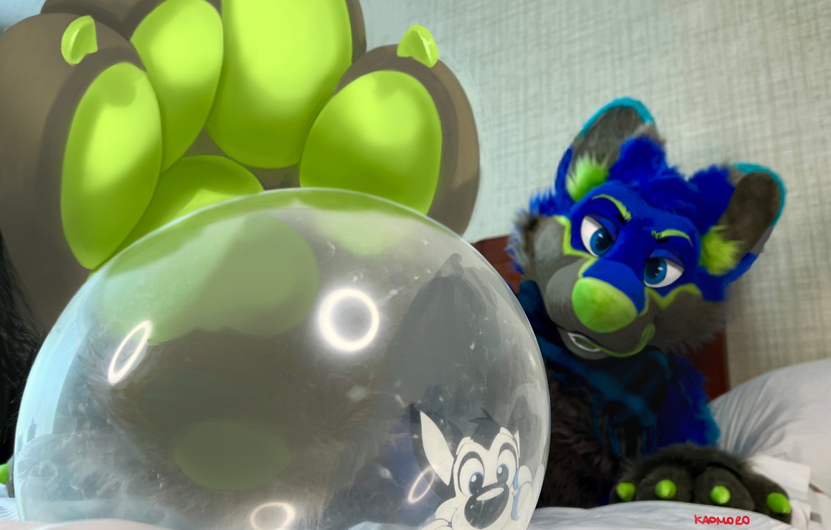 Bet you wish you were the balloon! I do love to squish and stomp them after all >:3 

🎨: <a href="/Kaomoro97/">KAOMORO</a> 
📸: <a href="/Dingorooz/">Dingoroo</a>  
🪡 : <a href="/WildDogWorks/">WildDogWorks.com on 🦋</a> 

#SqueakySaturday