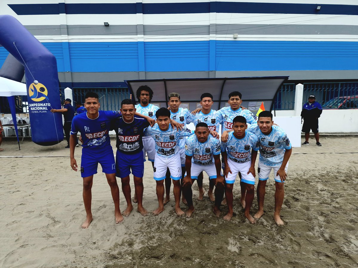 FEFecuador's tweet photo. 🏖️⚽️ Ya se juega una nueva fecha del 𝗖𝗮𝗺𝗽𝗲𝗼𝗻𝗮𝘁𝗼 𝗡𝗮𝗰𝗶𝗼𝗻𝗮𝗹 𝗱𝗲 𝗙𝘂́𝘁𝗯𝗼𝗹 𝗣𝗹𝗮𝘆𝗮. https://t.co/56bvYw62fK