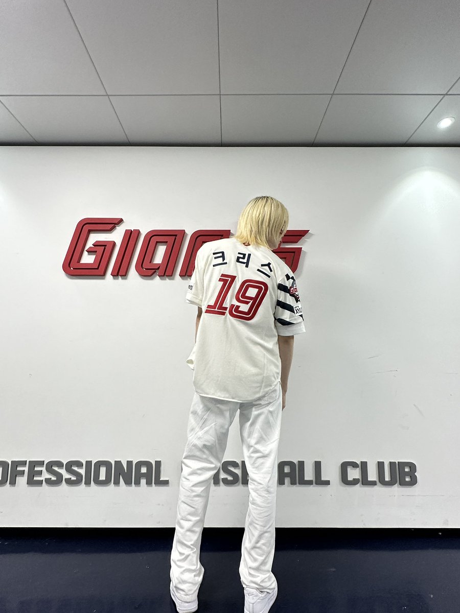 [📷][#CHRIS_RAID]

오늘 경기 재밌었어요😆 from Chrisigma :) #롯데자이언츠

#블리처스 #BLITZERS #크리스 #CHRIS