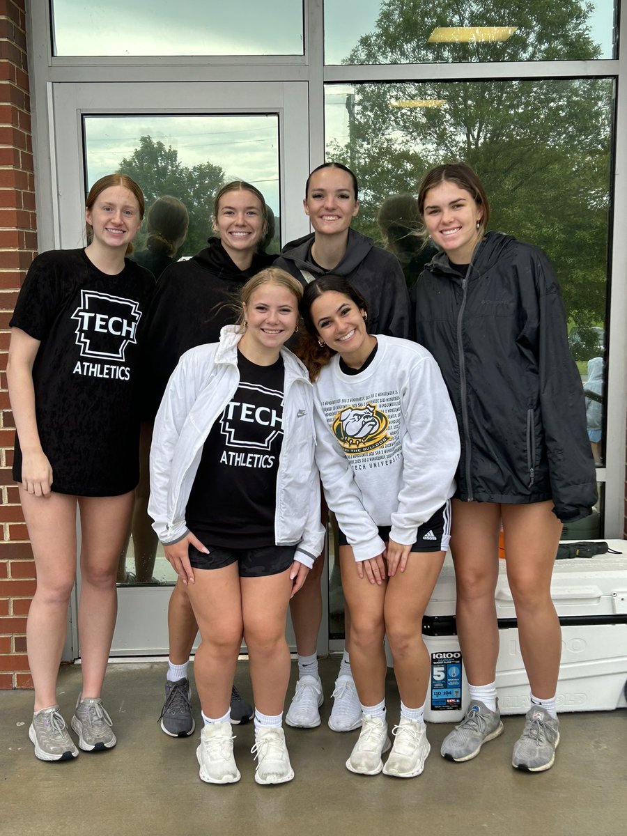 ATUvolleyball's tweet photo. Grateful for the opportunity the help students move in! #rainorshine https://t.co/hi5YX0aZ0N