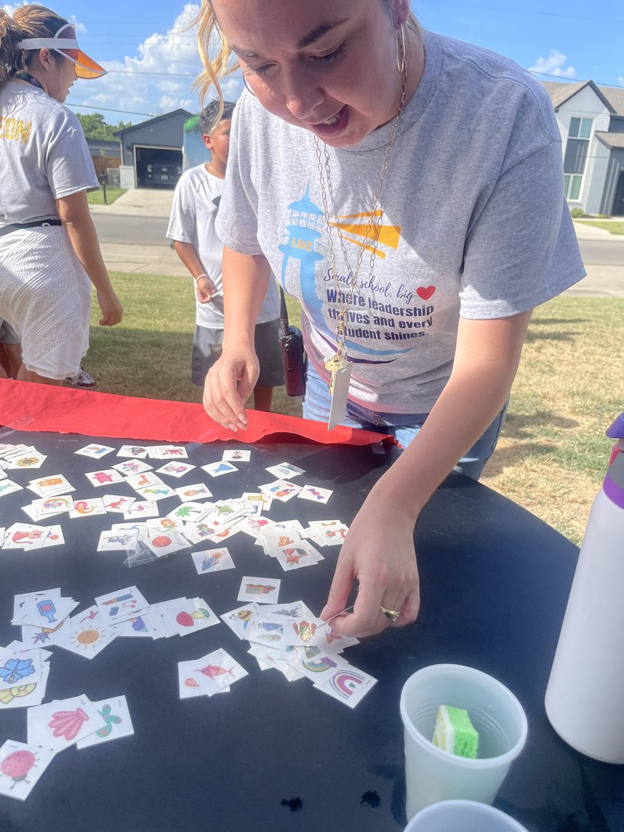 Maestra_Santana's tweet photo. LDZ Block Party was a blast!! 
@LDZEagles 
@LDZ_Principal 
@LisaAnnVega1 
@DrDenisseDISD 
@ldz_second 
@MrParra_ 
@LDZms_whitehead 
#LDZLegacy
#Smallschoolbigheart https://t.co/NNkUVD2sHm