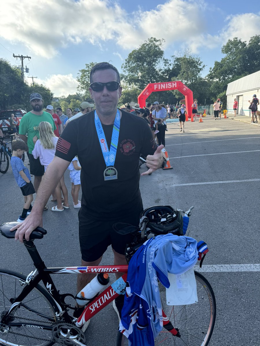 AlexJLongo's tweet photo. My first triathlon and placed 19th in my age group 💪 You’re NEVER too old to chase that horizon 🏊🏻 🚴 🏃 🏅 🇺🇸 #tri #triathlon #triathlete #nevergiveup #neverquit #neversurrender #noretreatnosurrender #swim #bike #run #teamcap #icandothis #icandothisallday @theyoungfables @rodryanshow #triforce @solerssports @outlawdaveshow #nevertoolate #nevertooold #hope #getsome
