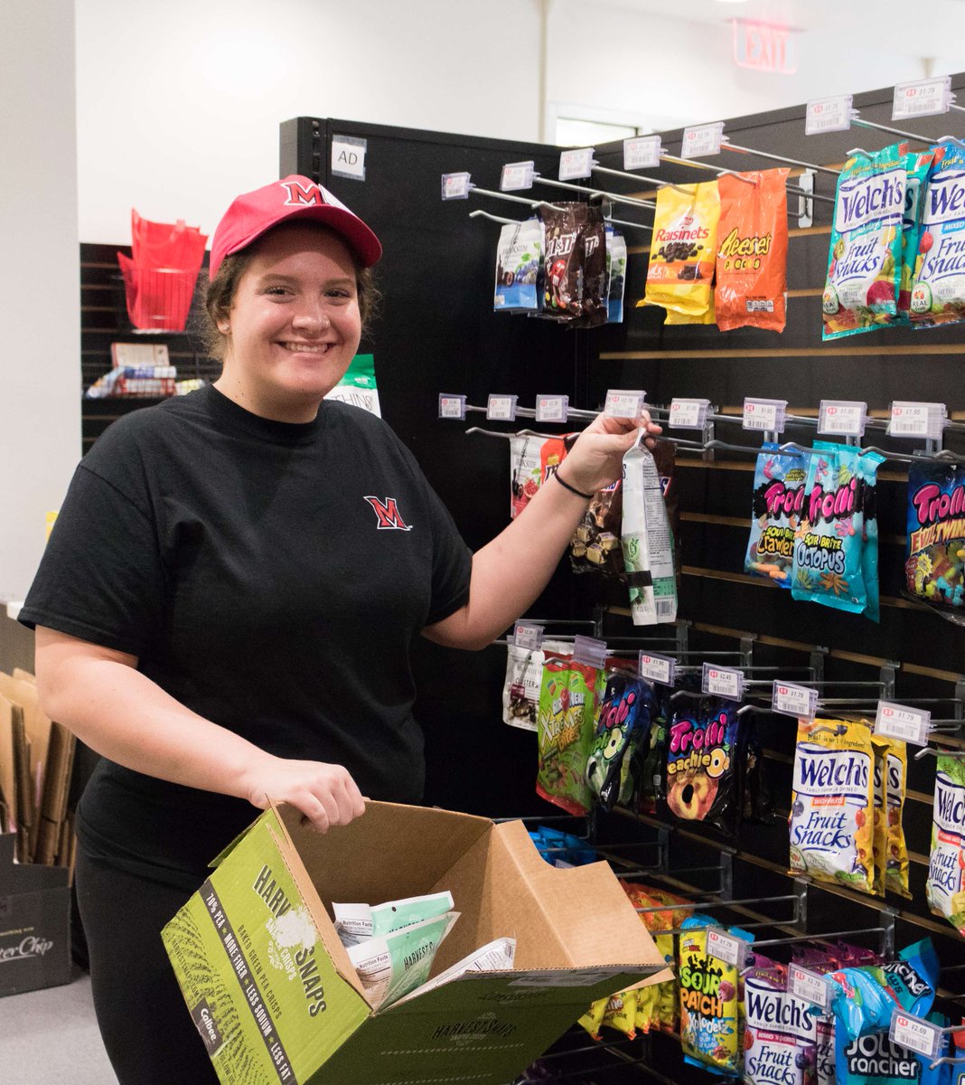 Looking to make some extra money on campus? We are hiring students! Earn $14/hr when you work with Miami Dining! 

Visit dineoncampus.com/MiamiUniversit… to apply!

 #MiamiOH #MiamiDining