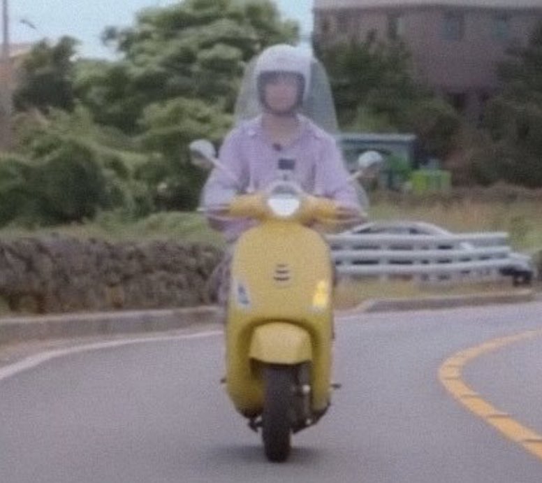 vantelom1's tweet photo. this scooter was made for taehyung https://t.co/BWc5ZQVcNP