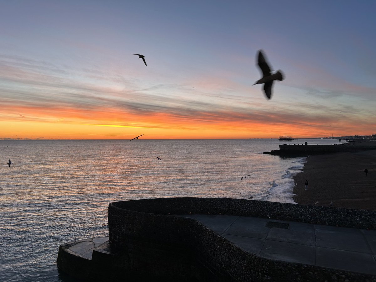 BTNPalacePier's tweet photo. Have you relaxed enough today? 4 hours to go before sunset / come and enjoy the late afternoon/evening by taking a stroll along the pier, popping into our sea view bars and getting into a #Brighton frame of mind @Love_Brighton #livebrighton https://t.co/AQSl3un41i