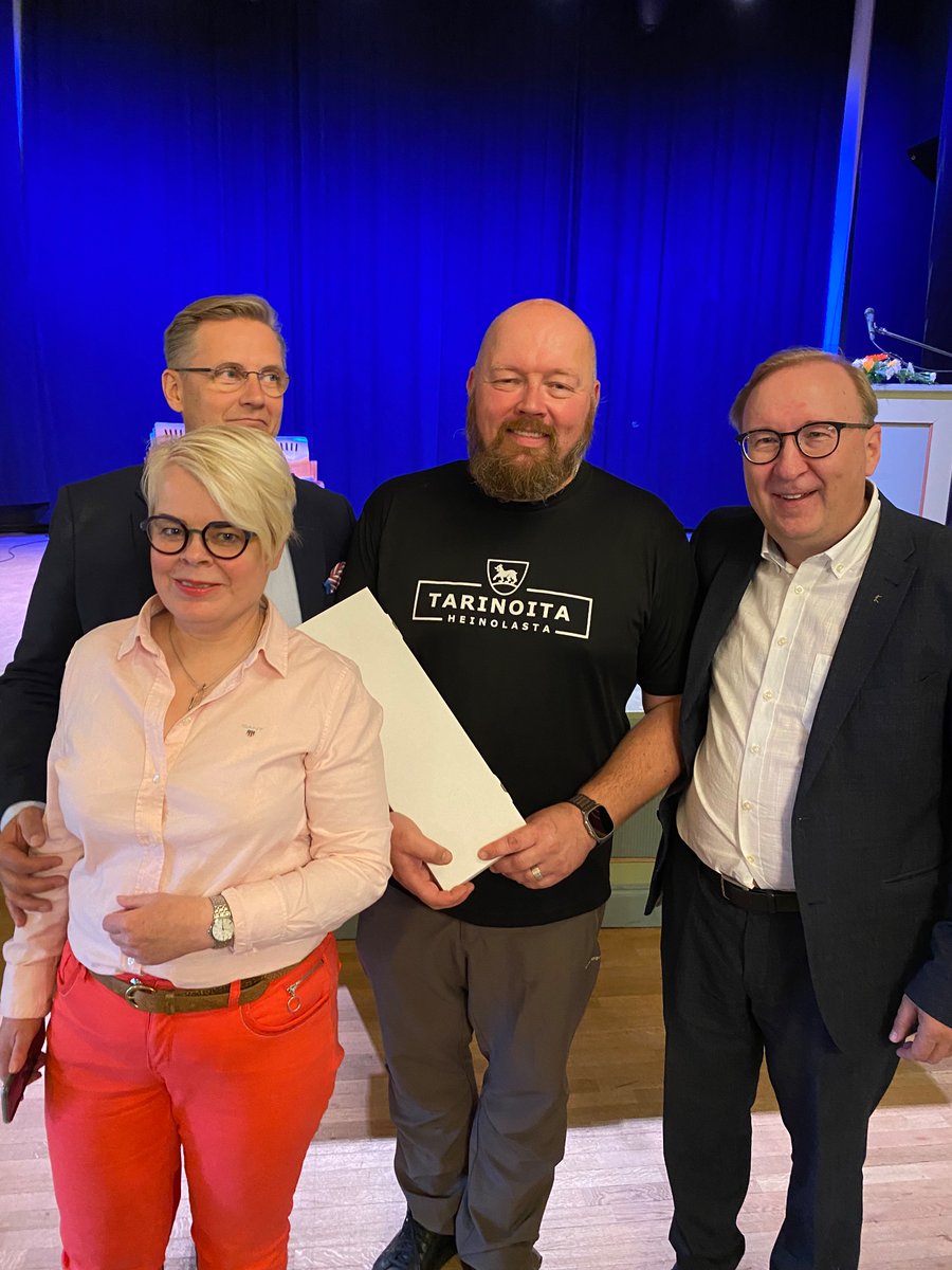 Lämpimät onnittelut hyvälle  ystävälle ja yhteistyökumppanille kaupunginjohtaja <a href="/Jari_Parkkonen/">Jari Parkkonen</a> 50 vuoden johdosta! <a href="/Kuntaliitto/">Kuntaliitto | Kommunförbundet</a> standaari on ansaittu! <a href="/Heinolakaupunki/">Heinolan kaupunki</a> <a href="/jvalanta/">Jose Valanta</a> <a href="/MariKuparinen/">Mari Kuparinen</a>