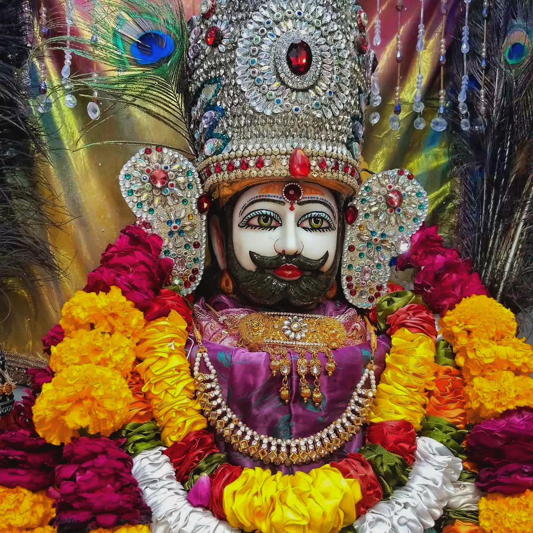 धीरे धीरे चल रे मन

श्याम मूरत मोहे निहारने दे

जितना देखुँ मन नहीं भरता

सूरत यह नजर में उतारने दे

🌹।।जय श्री श्याम।।🌹