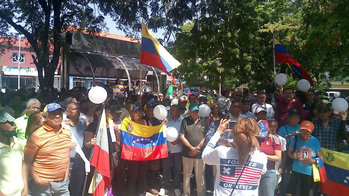 PerkinsRocha's tweet photo. Margarita: cuando comenzaban a calentar motores!!  La protesta avanza en todo el país… https://t.co/ciL0g6vuoF