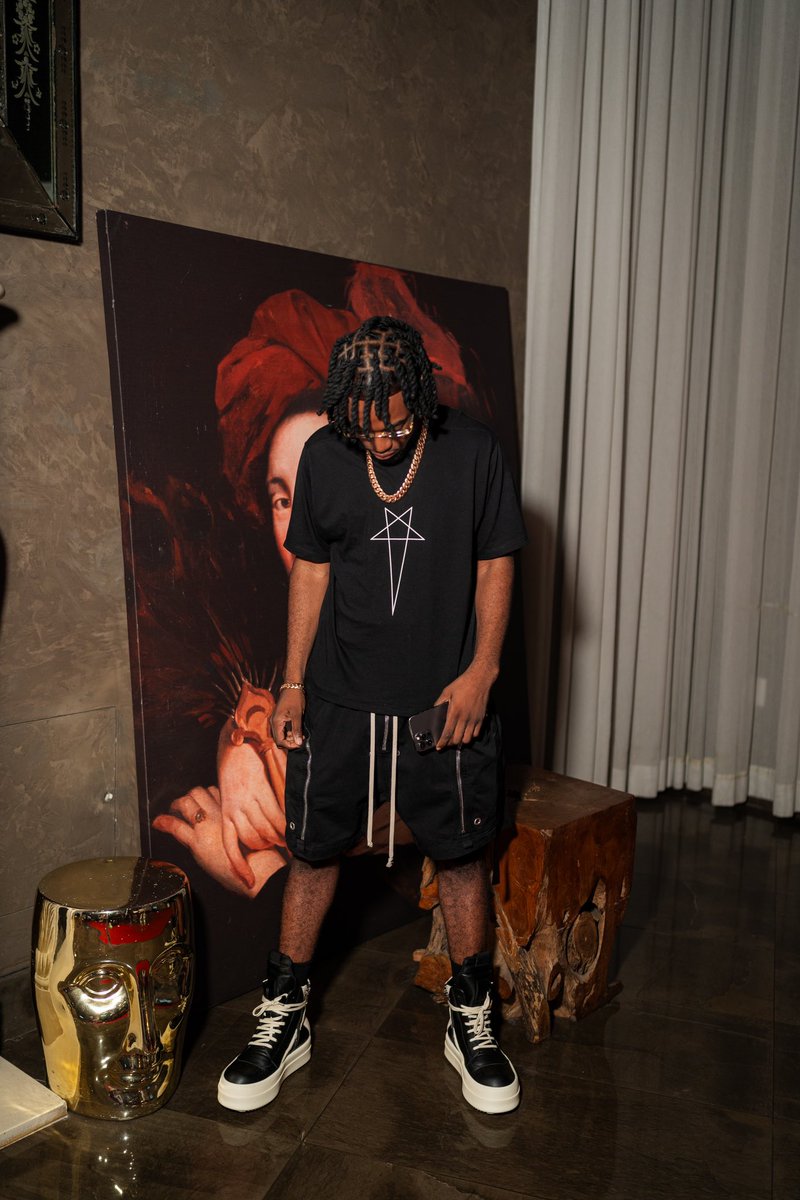 _1of1k3's tweet photo. I put on this shit myself ain't got no damn stylist🦅 #another365🎈 https://t.co/XnRlWfZ8dZ