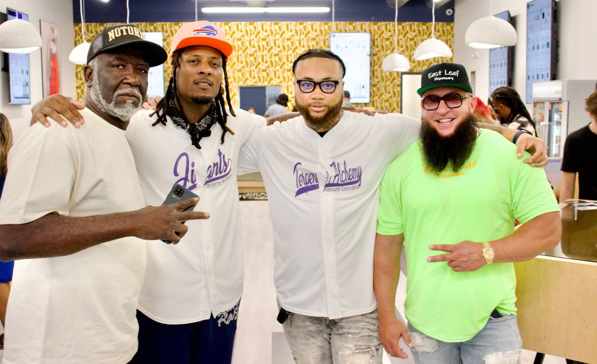 StevieJohnson13's tweet image. Don’t hesitate to DM if you have Personal Q’s or if you’re lacking Understanding about our Cultivation.

*We’re Officially in 5 WNY locations!*

Visit 1 of our 3 Official SJ13 Partners:
@TreeHeadCulture, #EastLeafDispo
@Herbal_IQ #HandleBizHaveFunClub