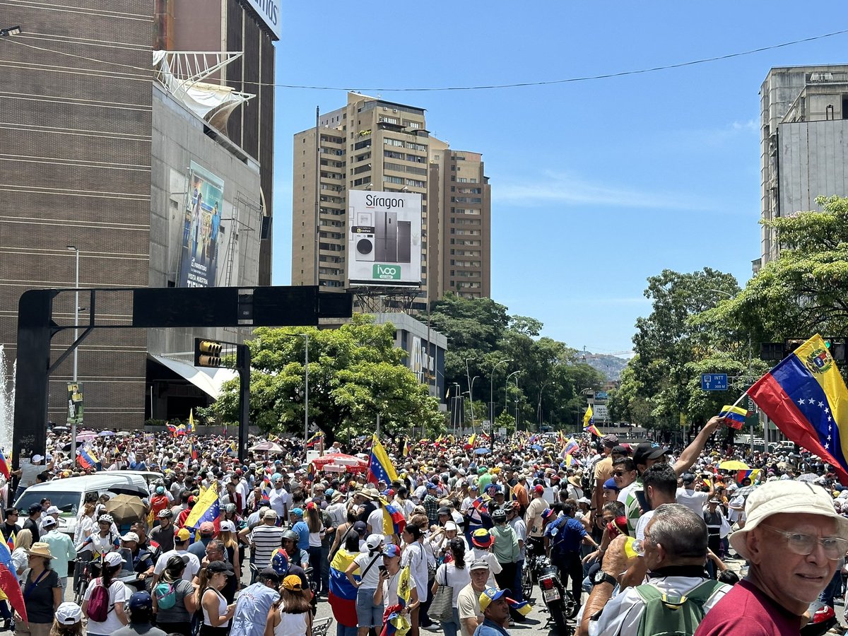 EmmaRincon's tweet photo. Caracas a esta hora: https://t.co/zmsMbtjYwn