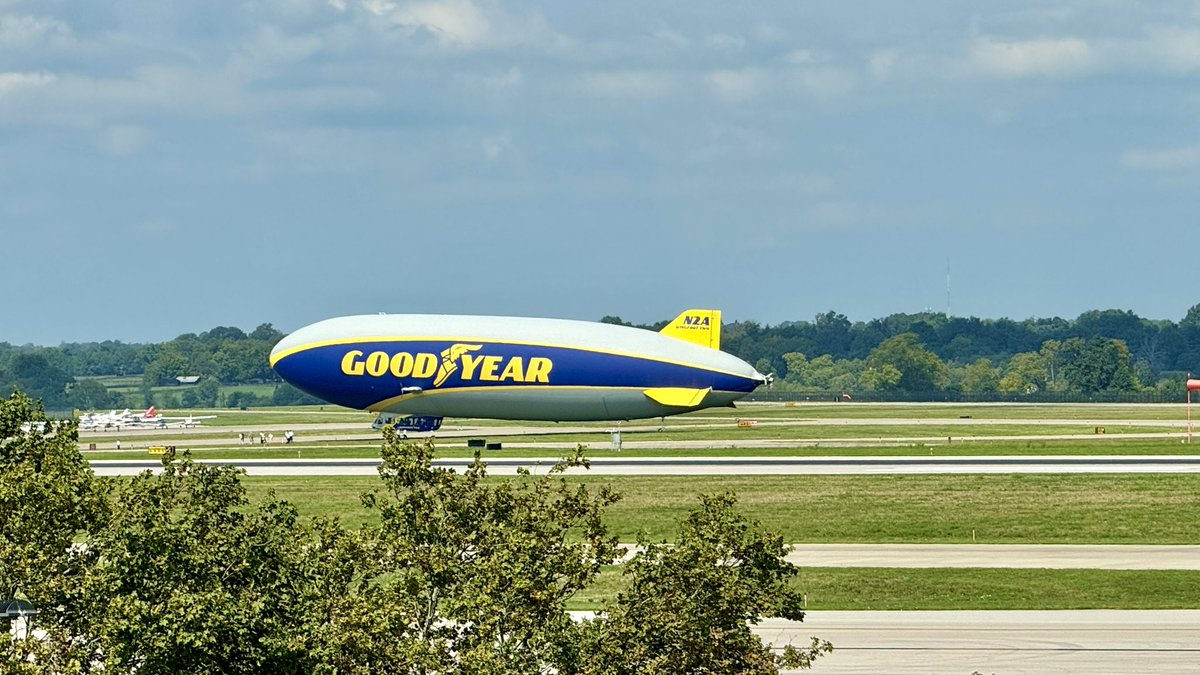 Unde4dmau5's tweet photo. Goodyear’s Wingfoot 2 on the ground at Bluegrass Airport yesterday evening and today. It’s flying around Lexington, KY today! #goodyearblimp #goodyear #aviation #bluegrassairport #lexingtonky #LEX https://t.co/306j2JMNKF