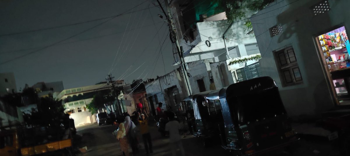 Palchanyonzone's tweet photo. Respect sir.
there is not been working Street light since 4,5 days  need to repare or replace street No -4 Right hand side Aditya nagar New Hafeepet 
Name : Aleem 
Contact No : 9100534891
@SStreetlight ,@GHMCOnline ,@GandhiArekapudi ,@corpjagadishv,@Konikinenihari2 https://t.co/mdedmavH6j
