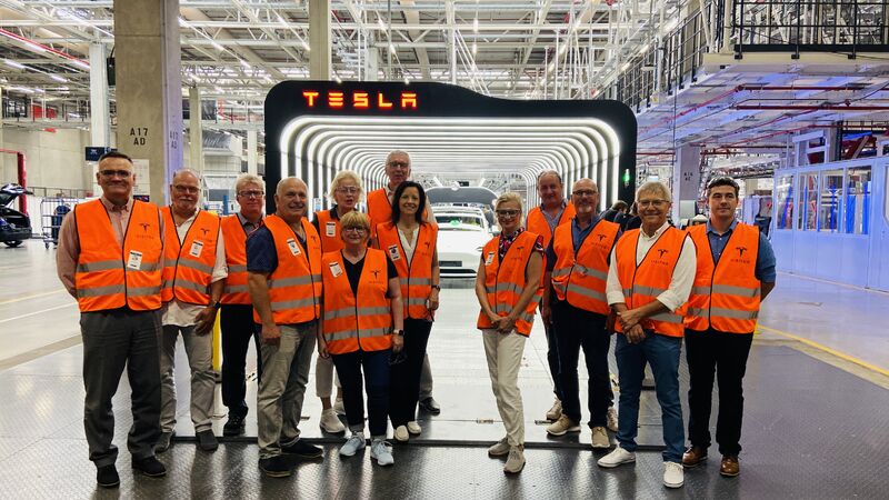 SawyerMerritt's tweet image. NEWS: @Tesla Giga Berlin’s diversity was recently highlighted by the IHK Ostbrandenburg, one of the largest economic interest groups between Berlin and the Oder.

Highlights:
• Largest training company, the most employees (11,500)
• The most nations (120)
• The lowest water…