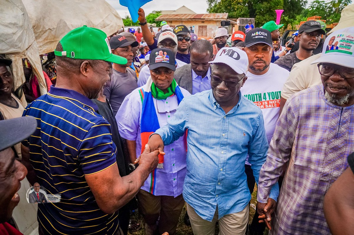 OkpebholoMedia's tweet photo. When the people are excited to see you and can’t wait to vote for you. Here are some beautiful moments from the ward campaign in Esan West LGA yesterday. Senator Monday Okpebholo is well on his way to victory!

#MoveWithModen
#ANewEdoIsRising https://t.co/uzFg9G3cAZ