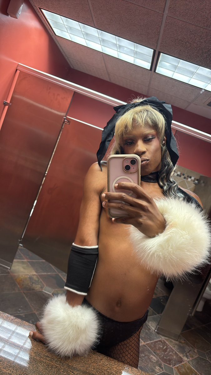 vouganxo's tweet photo. I was the cutest in the battle royal 🖤💋 https://t.co/Ja242aHaBX