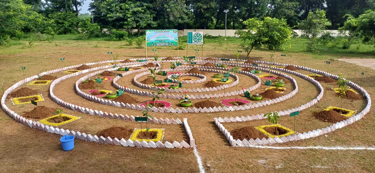 સામાજીક વનીકરણ યોજના હેઠળ બોરસદ તાલુકાના જવાહર નવોદય વિદ્યાલય ભાદરણ ખાતે "નક્ષત્ર વન" નિર્માણ કરીને 75 માં તાલુકા કક્ષાના વન મહોત્સવની ઉજવણી કરવામાં આવી <a href="/CMOGuj/">CMO Gujarat</a> <a href="/CollectorAnd/">Collector and DM Anand</a> @MahitiAnand <a href="/revenuegujarat/">Revenue Dep. Gujarat</a>