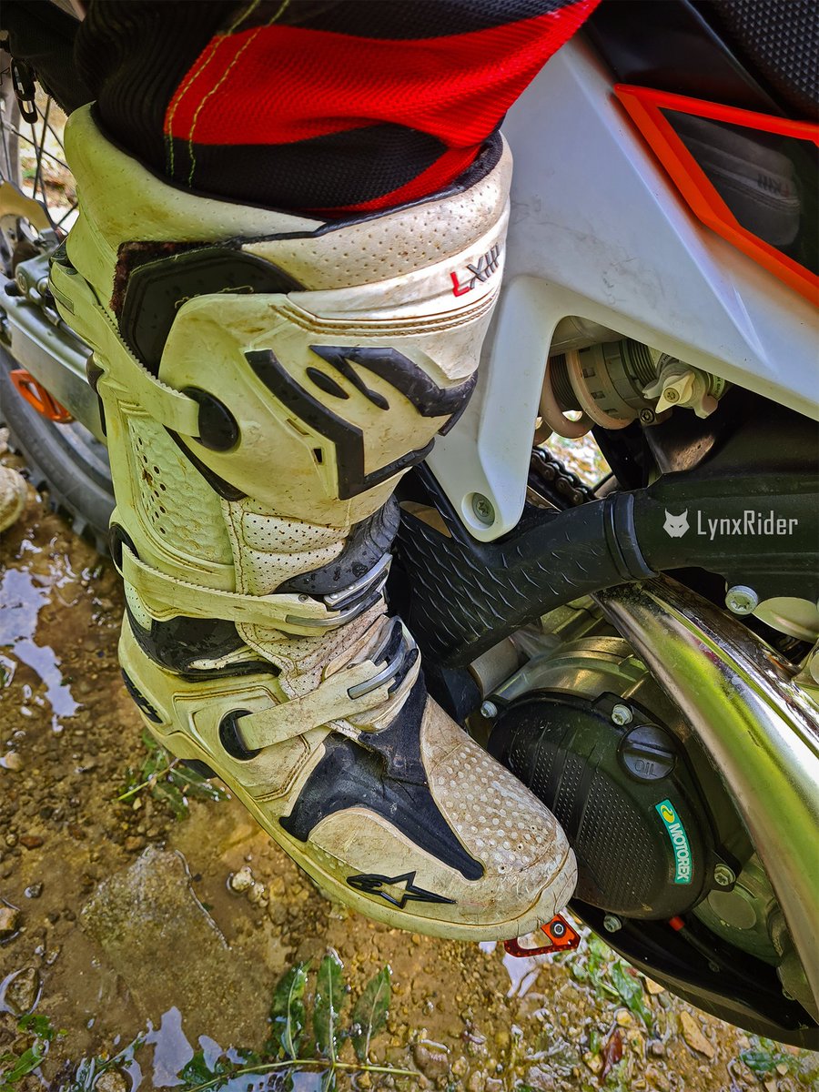 LynxRiderFR's tweet photo. My Alpinestars Tech 10

#ktm #ktm300 #ktm300exc #ktmbikes #ktmexc #ktmfamily #ktmlove #ktmlover #300exc #alpinestars #bike #bikelife #bikerboy #bikers #braap #braaplife #dirtbike #dirtbikelife #dirtbikes #enduro #endurobike #endurolife #gear #gearfun #motolove #motorbikelife #motorcycle #motorcycles #readytorace #2stroke #2strokelovers #2strokes
