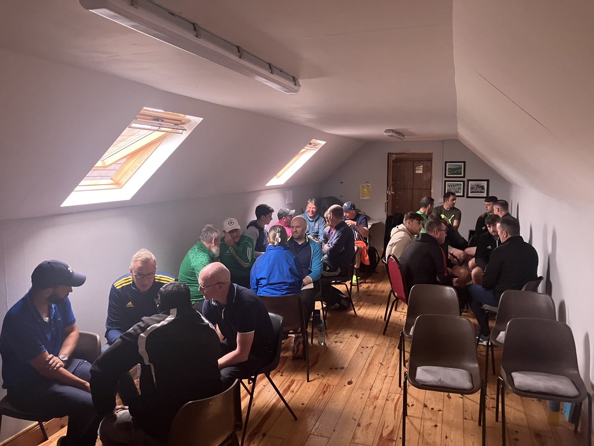 petermurphyFAI's tweet image. 👏 Well done to the 2️⃣3️⃣ coaches who took part in the PDP3 course today in Killarney Celtic. 

🙋‍♂️ Role of the Coach
⚽️ Principles of Play 
🏃‍♀️ Coaching Practices

🤝 #CoachDevelopment #RealityBasedLearning 

@FAICoachDev