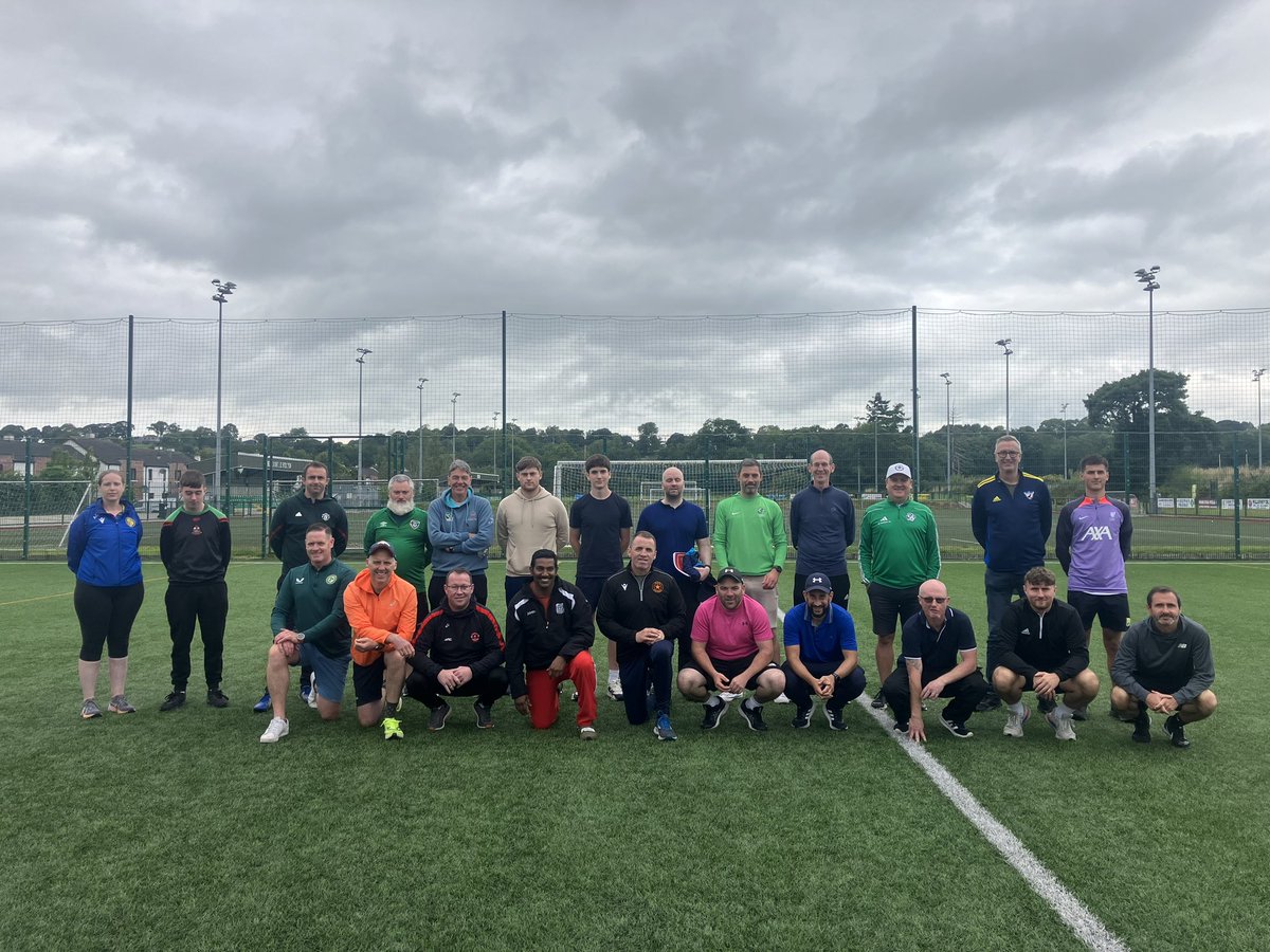 petermurphyFAI's tweet image. 👏 Well done to the 2️⃣3️⃣ coaches who took part in the PDP3 course today in Killarney Celtic. 

🙋‍♂️ Role of the Coach
⚽️ Principles of Play 
🏃‍♀️ Coaching Practices

🤝 #CoachDevelopment #RealityBasedLearning 

@FAICoachDev
