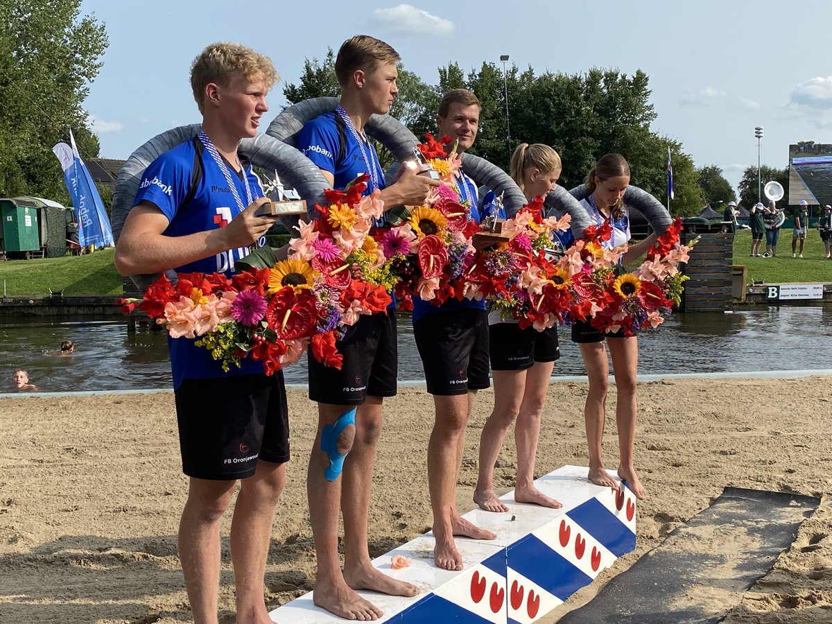 Hjoed mei ⁦<a href="/EkeFolkerts/">Eke Folkerts</a>⁩ en ús deputearre sport ⁦<a href="/Kooistra_Abel/">Abel Kooistra</a>⁩ yn #Winsum west by FK #Fierljeppen. Wer in moai Fryske sportdei! Kampioenen Lokwinske! 👍 #Waadhoeke #Fryslân #Sport ⁦<a href="/OmropFryslan/">Omrop Fryslân</a>⁩