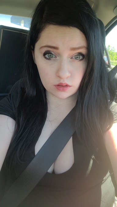 Selling my worn items! Let's do it😘 https://t.co/nhnpoaNfuS