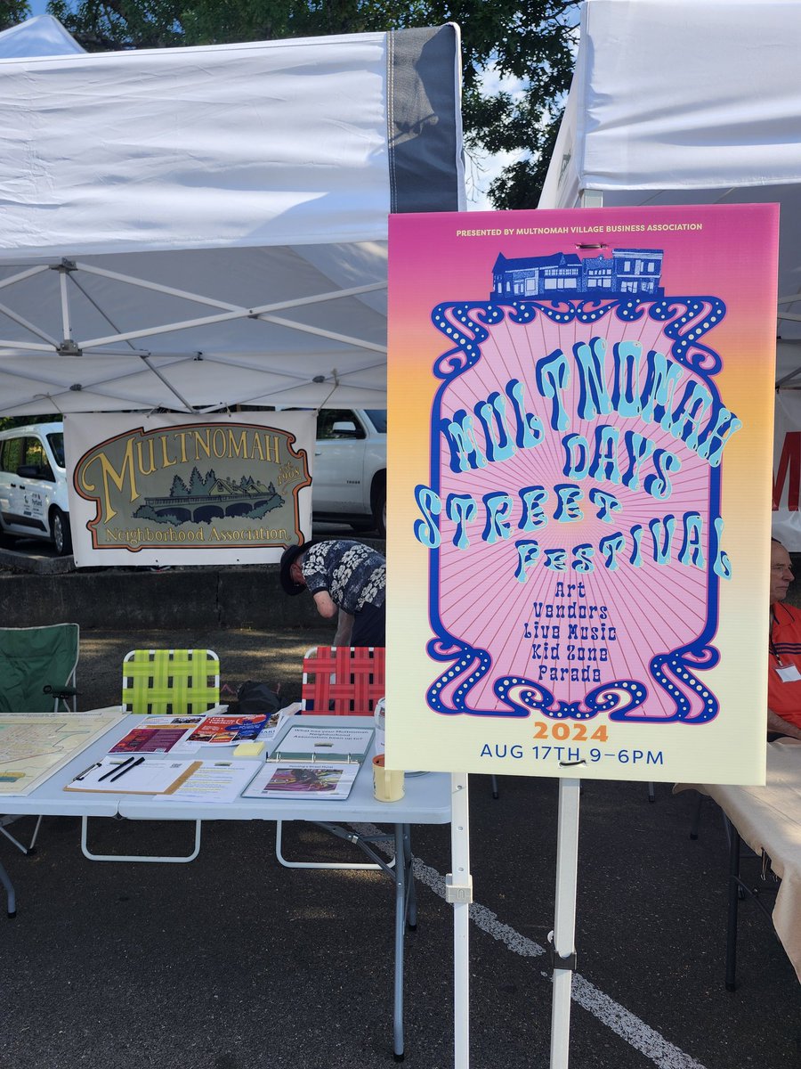 MosesRoss's tweet photo. Scenes in #MultnomahVillage getting ready for #MultnomahDays https://t.co/vNPF8uwmLo
