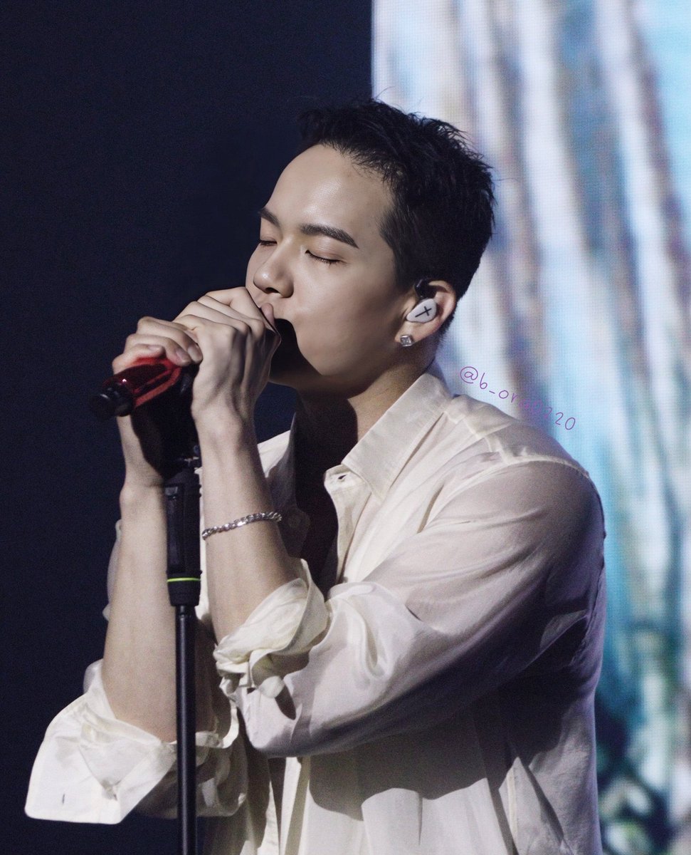 BtoB_Arab's tweet photo. بيتوبي في حفل  L!VE ON - هيونشيك وبينيل https://t.co/jctjRiKigB