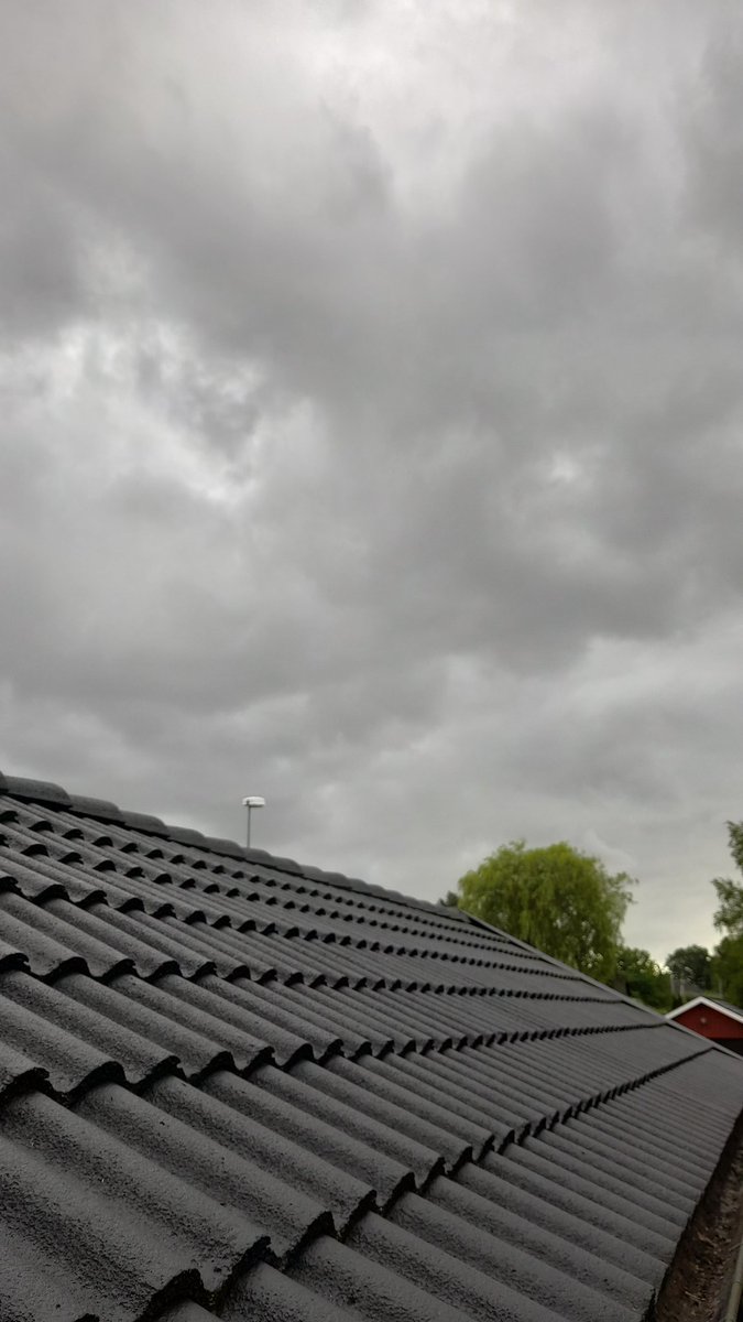 SwedishGamester's tweet image. Enough #play, it's time to #GetToWork!  I'm starting with clearing the gutters to the #garage.
It's not supposed to #rain today but it looks suspicious!