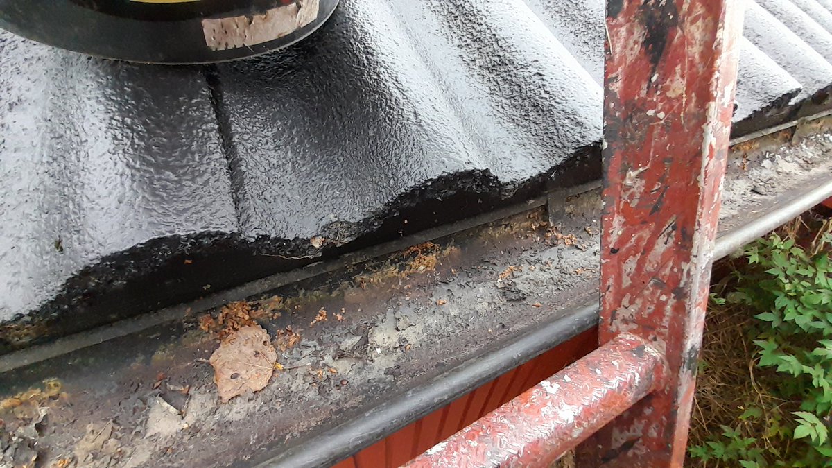 SwedishGamester's tweet image. Enough #play, it's time to #GetToWork!  I'm starting with clearing the gutters to the #garage.
It's not supposed to #rain today but it looks suspicious!