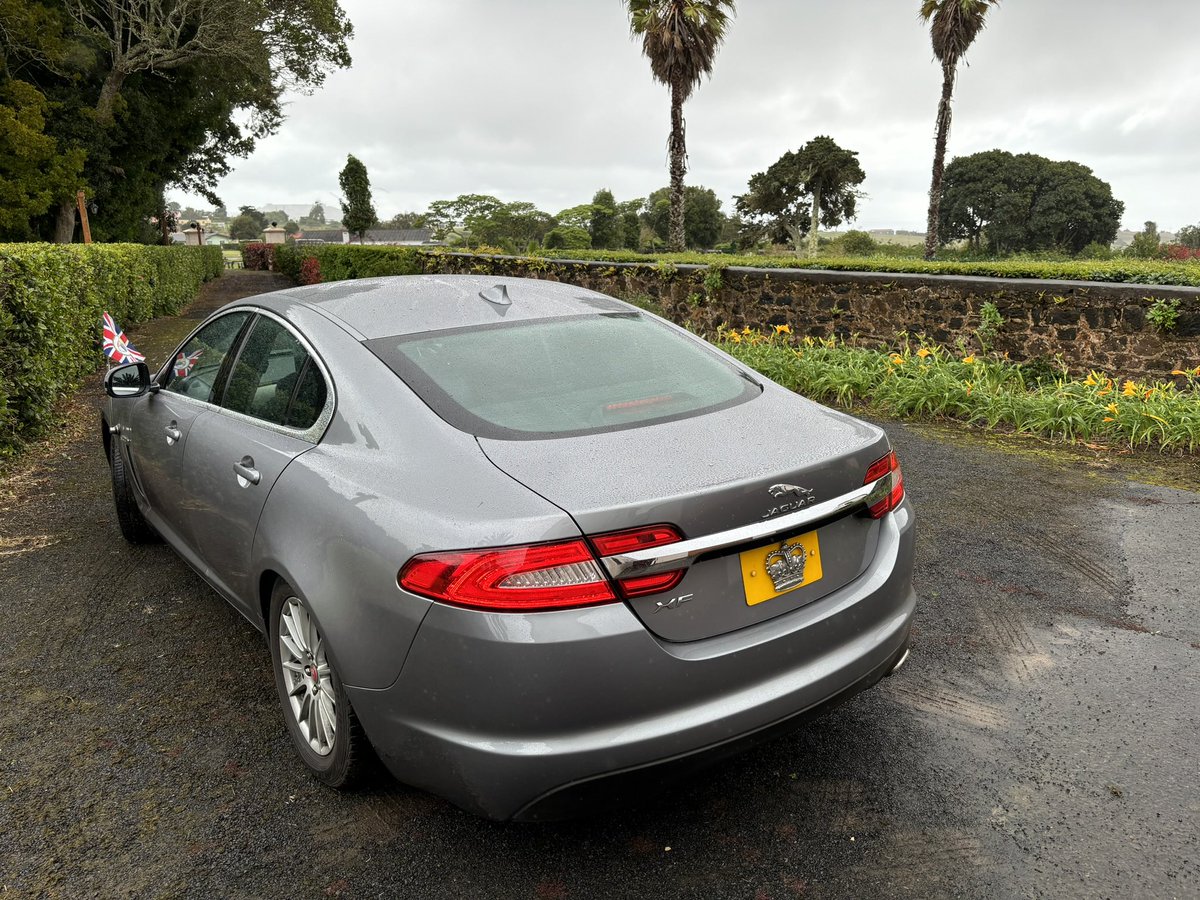 David Martinon (@david_martinon) on Twitter photo La voiture officielle du gouverneur est une Jaguar. Vous imaginez, si un ambassadeur français trouvait ça à son arrivée en poste, la volée de critiques qu’il se prendrait ? (Moi oui 😉😀) <a href="/FrenchEmbassyZA/">France in South Africa, Lesotho and Malawi</a> La voiture officielle du gouverneur est une Jaguar. Vous imaginez, si un ambassadeur français trouvait ça à son arrivée en poste, la volée de critiques qu’il se prendrait ? (Moi oui 😉😀) <a href="/FrenchEmbassyZA/">France in South Africa, Lesotho and Malawi</a>