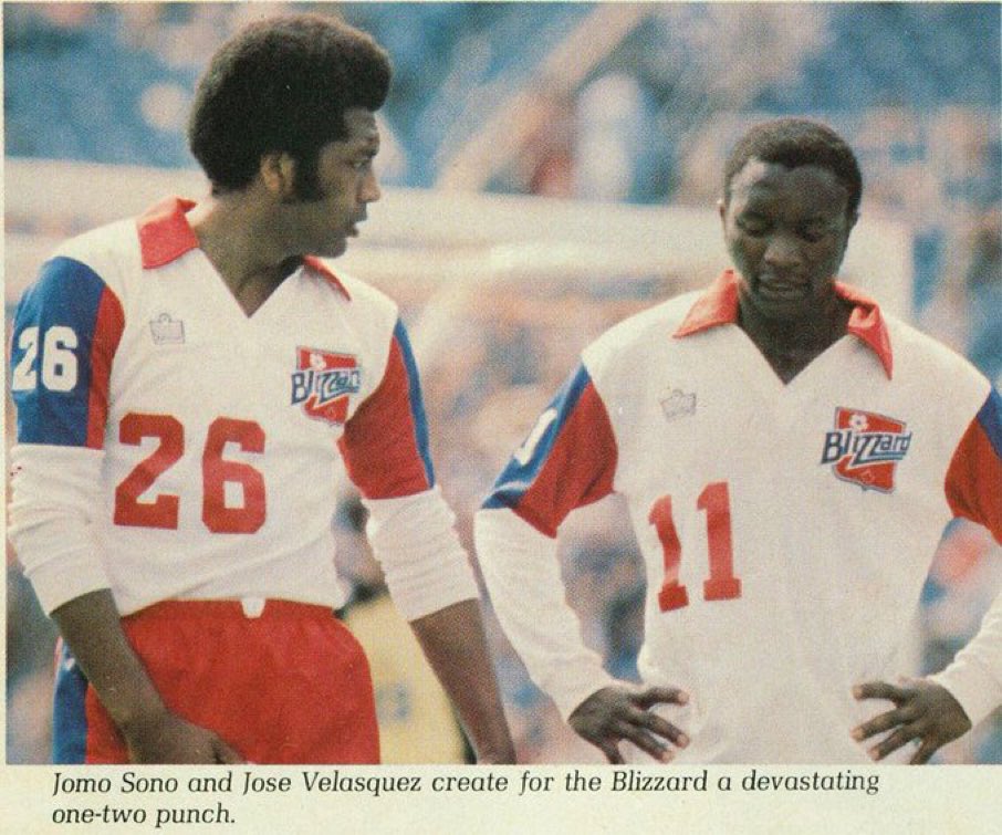 colgadosfutbol's tweet photo. El fútbol en EEUU en los años 70 pero no era la MLS como la conocemos desde hace más de dos décadas sino la NASL y fue una liga avanzada a su tiempo con dorsales fijos, nombres en las camisetas y fichajes de grandes cracks. Si te interesa no te pierdas este hilo... https://t.co/Km0q2RZHct