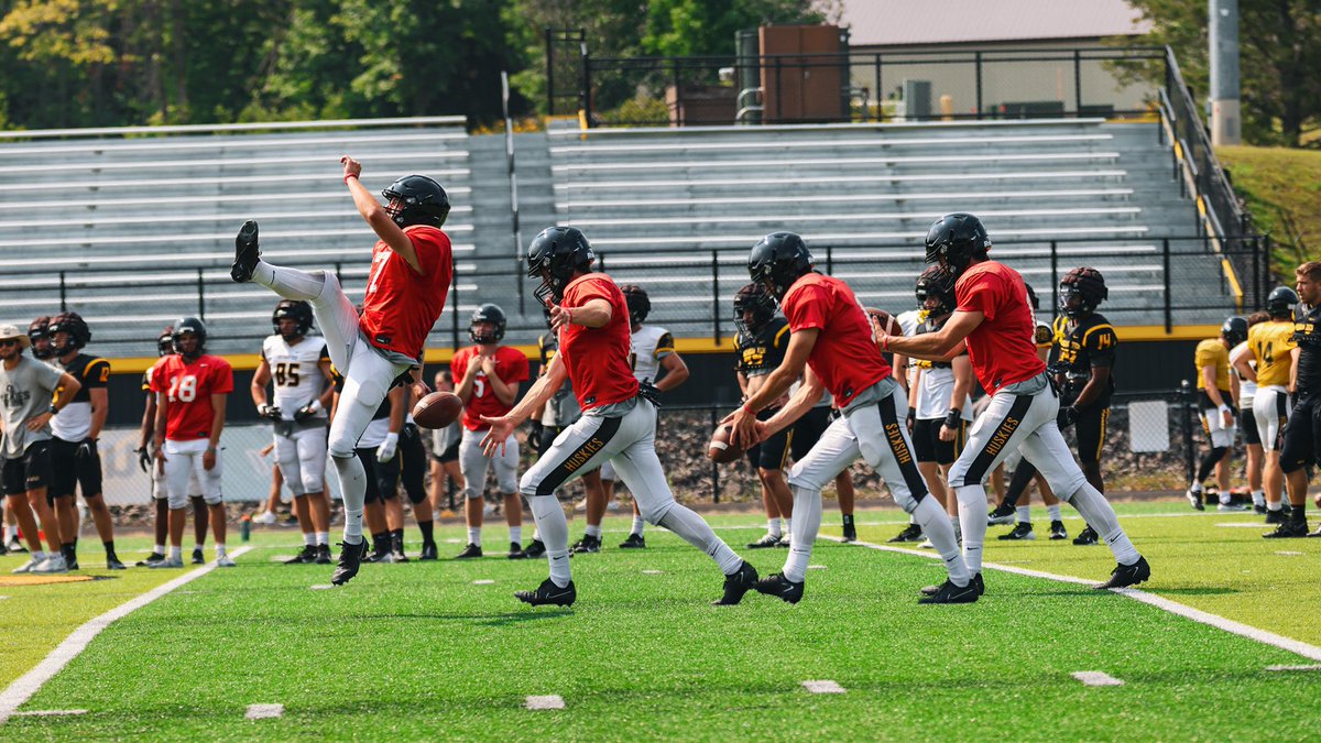 Frame by frame of no. 85 doin’ his thing 📸

#CRTD | #FollowTheHuskies