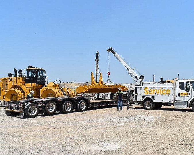 WarrenCAT's tweet image. This Cat® 836 Compactor required on-site assembly, and our Warren CAT team was up for the challenge! 💪 Who&apos;s ready to see this machine at work?! 
#WarrenCAT #Cat836 #Compactor #LetsDoTheWork