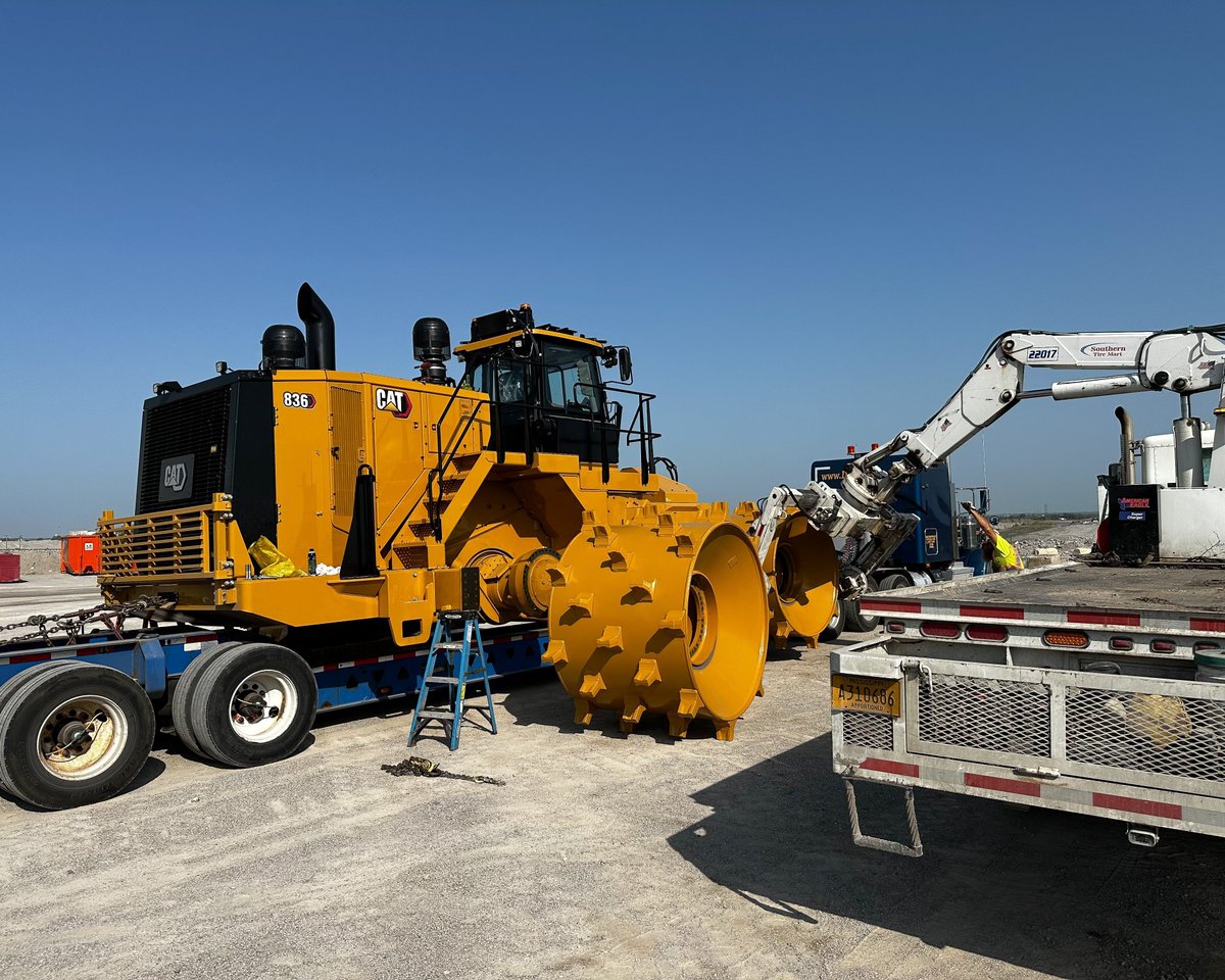 WarrenCAT's tweet image. This Cat® 836 Compactor required on-site assembly, and our Warren CAT team was up for the challenge! 💪 Who&apos;s ready to see this machine at work?! 
#WarrenCAT #Cat836 #Compactor #LetsDoTheWork