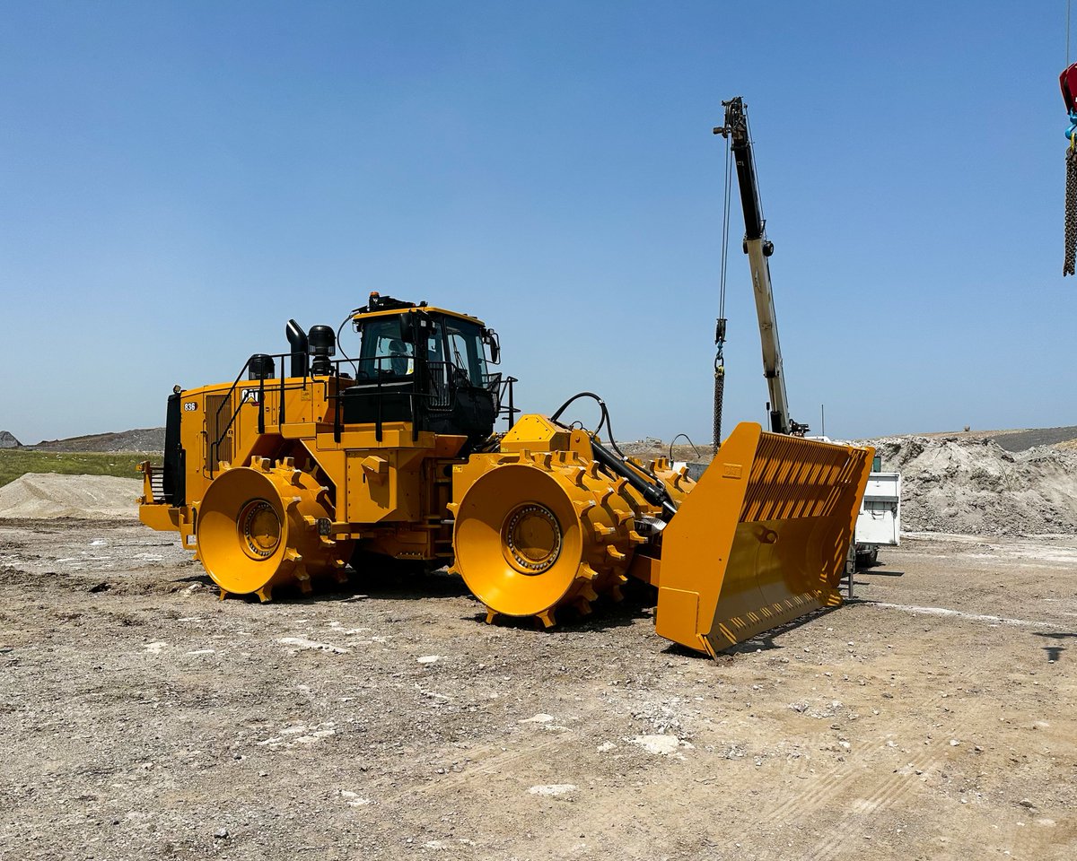 WarrenCAT's tweet image. This Cat® 836 Compactor required on-site assembly, and our Warren CAT team was up for the challenge! 💪 Who&apos;s ready to see this machine at work?! 
#WarrenCAT #Cat836 #Compactor #LetsDoTheWork