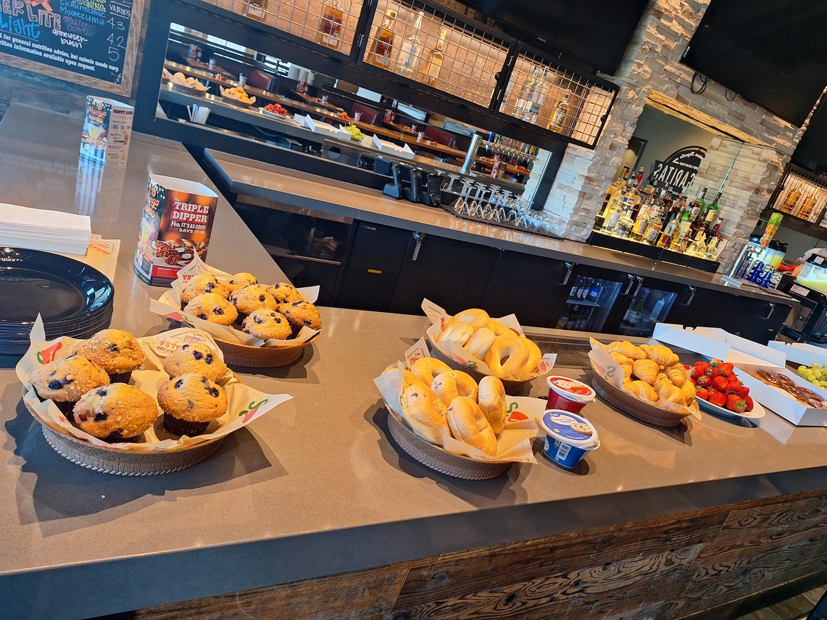 NikkilovesL's tweet image. Great #ATTM at #ChilisBedford,  our team is aligned that Every Guest Is Our Guest, special Ty to @allymo_tx Teresa &amp;amp; Jeremy Linker for coming and showing Chilihead hospitality 💝🙏