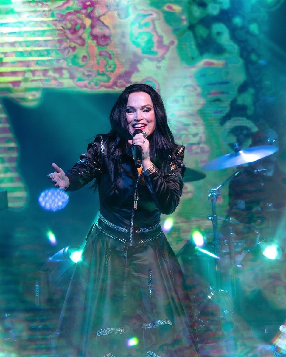 Tarja_Brasil's tweet photo. Hyväa syntymäpäiväa,
Feliz aniversário,
Feliz cumpleaños,
Happy birthday, @tarjaofficial ♥️
.
.
📸: @/baddrascon, Instagram https://t.co/X7BlTDW0pe