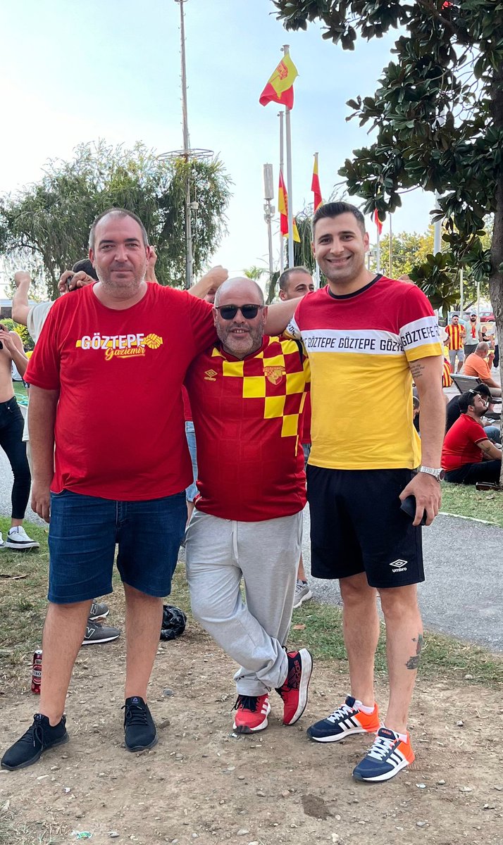 Allan seversen şu resim çekildiğim adamlara bak 
<a href="/YaliSafak/">Yalı Şafak</a> <a href="/Serkan19251977/">Serkan Çağlar</a>