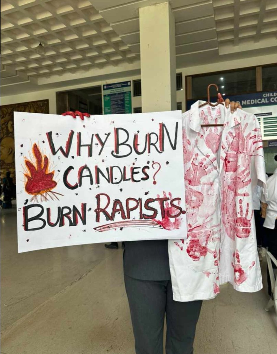 bacha_shiva's tweet photo. We the Oxford medical college hospital &amp; research centre Bengaluru unites to carry out a protest in solidarity with the RGKar victim.
Doctors are standing with each other, but where is the rest of the world?#JusticeForMoumita #BengalHorror #MedTwitter #kolkatahorror #Karnataka https://t.co/Qp4EBGir00