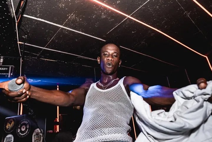 jizzle_kingdom's tweet photo. Let me introduce you to the pride,legend and the one and only king in the Gam music.
Your international shows are always expectional .
#ELFADA https://t.co/7N2KQFnniR