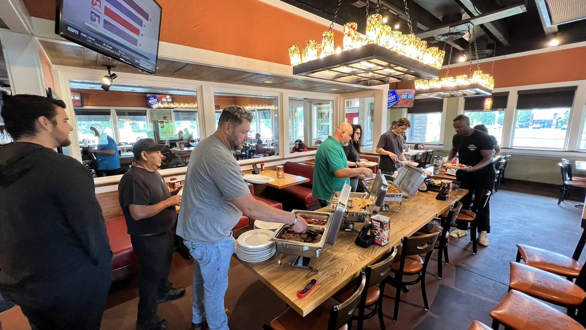 The Chili’s Gallatin Team showed up this morning for the Nationwide Team Member Meeting!  

We shared some laughs, recognition, had fun with trivia, and heard the focus on Hospitality! Each team member made a commitment to Elevate Our Guest Experience!  #ATTM #ChilisLove