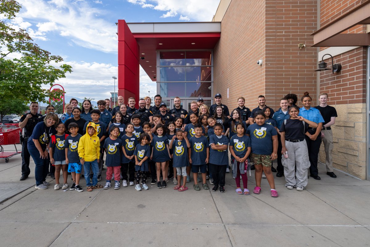 Today, we hosted our seventh annual back-to-school Police Pay-it-Forward event.

<a href="/slcschools/">SLC School District</a> selected 30 students from Escalante Elementary School to shop for school supplies and clothing with our officers.

Link: slcpd.com/2024/08/17/slc…

#SaltLakeCity #SLC #SLCPD