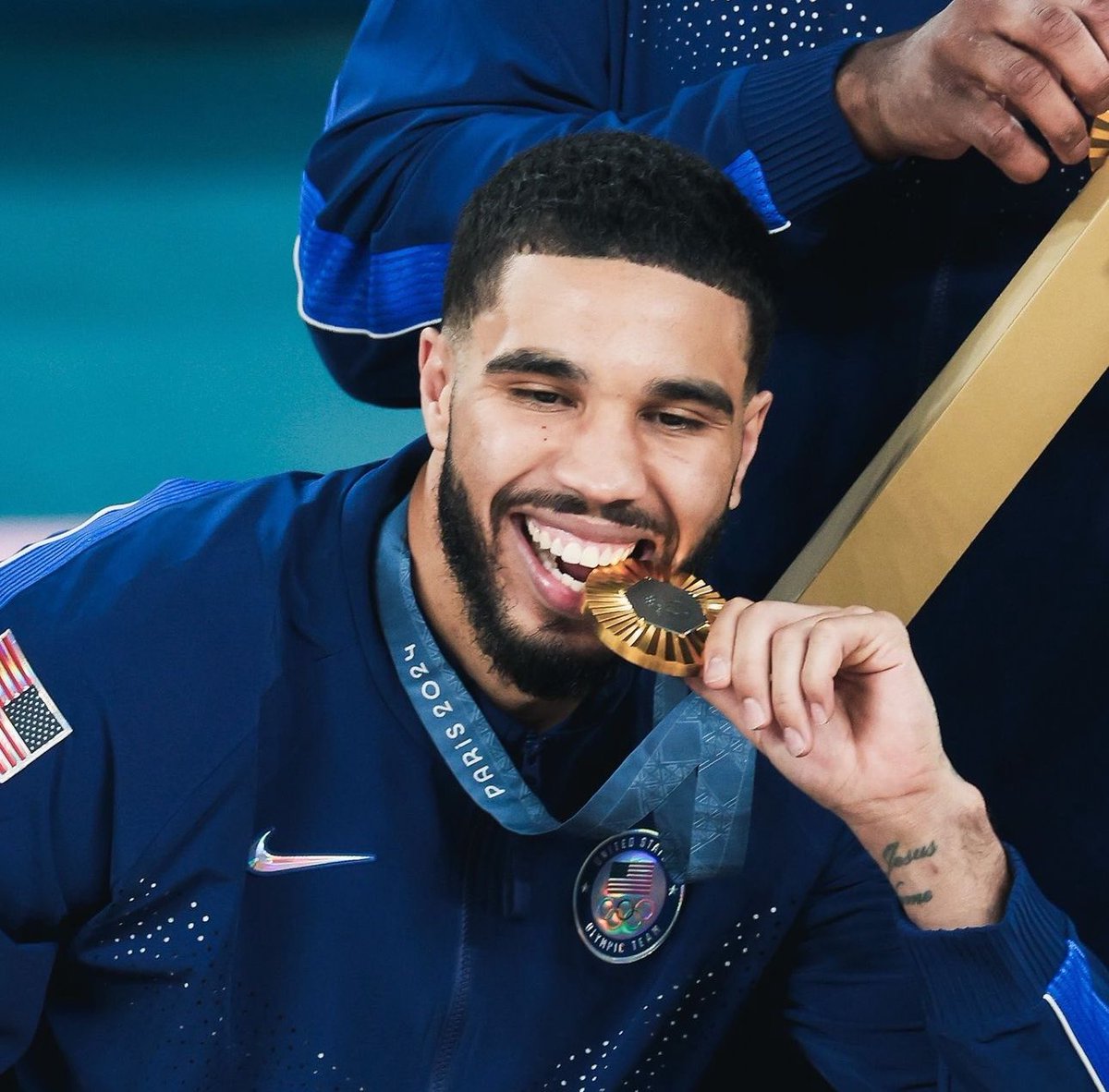 LegionHoops's tweet photo. Carmelo Anthony on Jayson Tatum during the Olympics:

“This is the side of basketball I love to talk about, he got one of the greatest resumes in the last 5 years. What he went through I want everybody to see that, the whole world knew he was pissed but he was resilient.”

(via @7PMinBrooklyn, h/t @ClutchPoints)